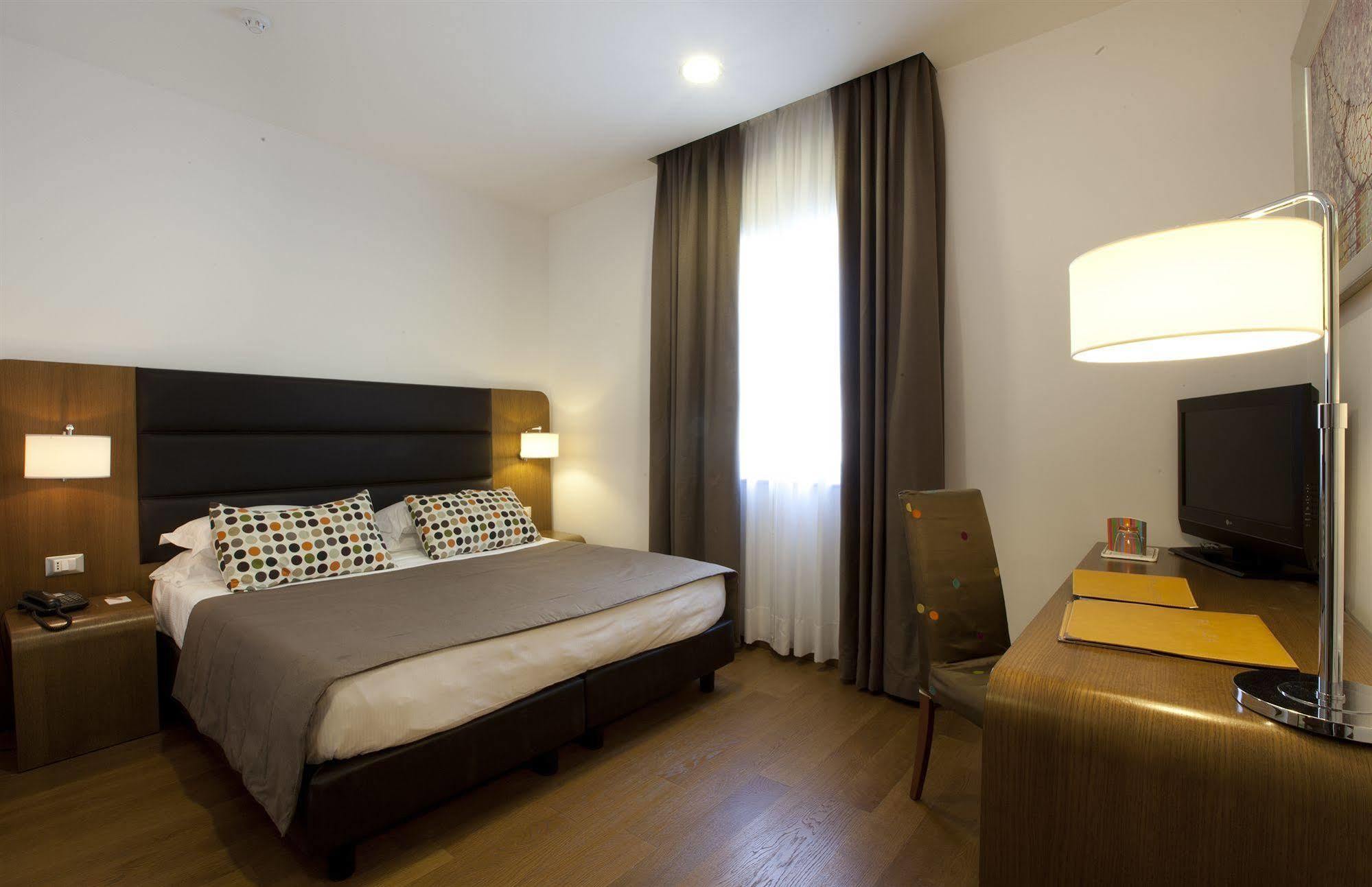 Hotel Plaza Sorrento Esterno foto