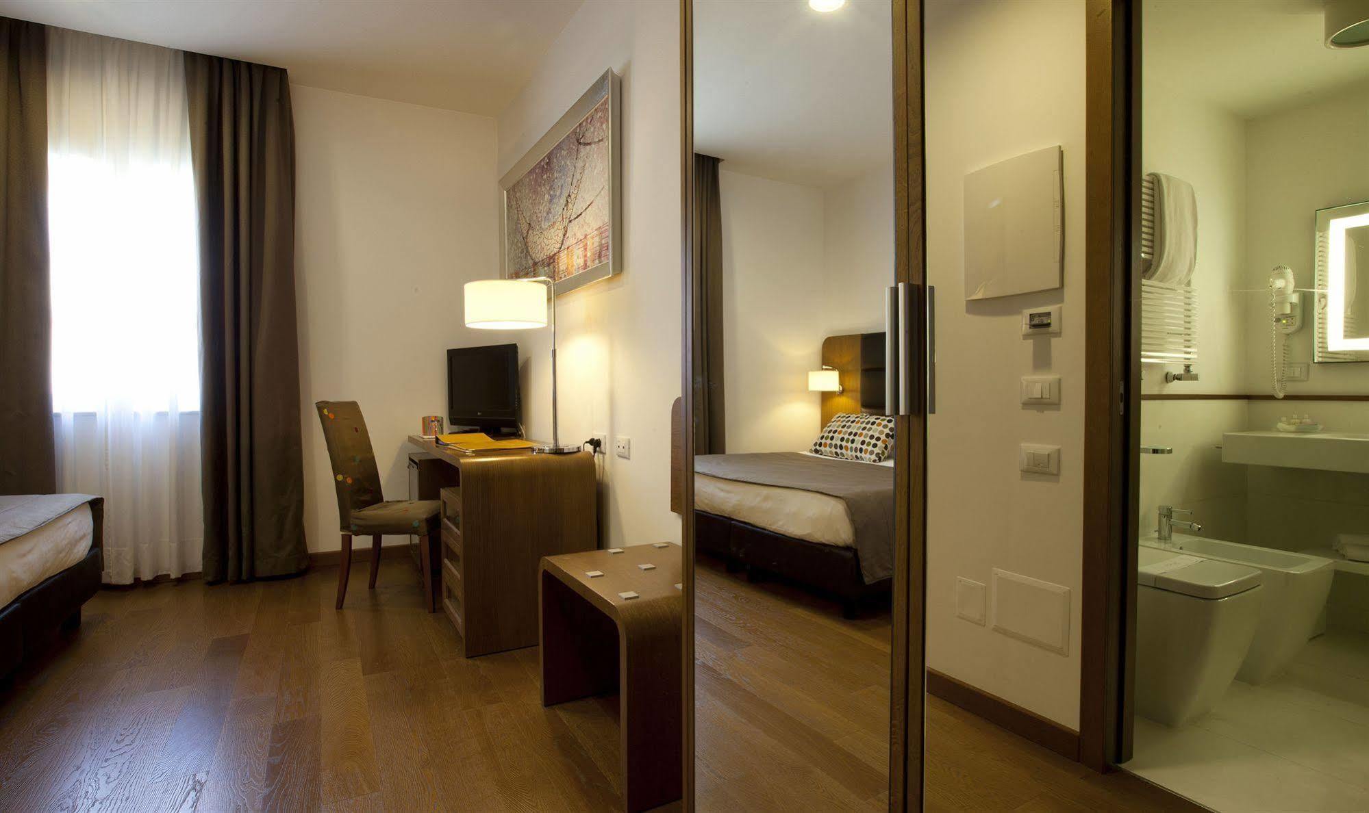 Hotel Plaza Sorrento Esterno foto