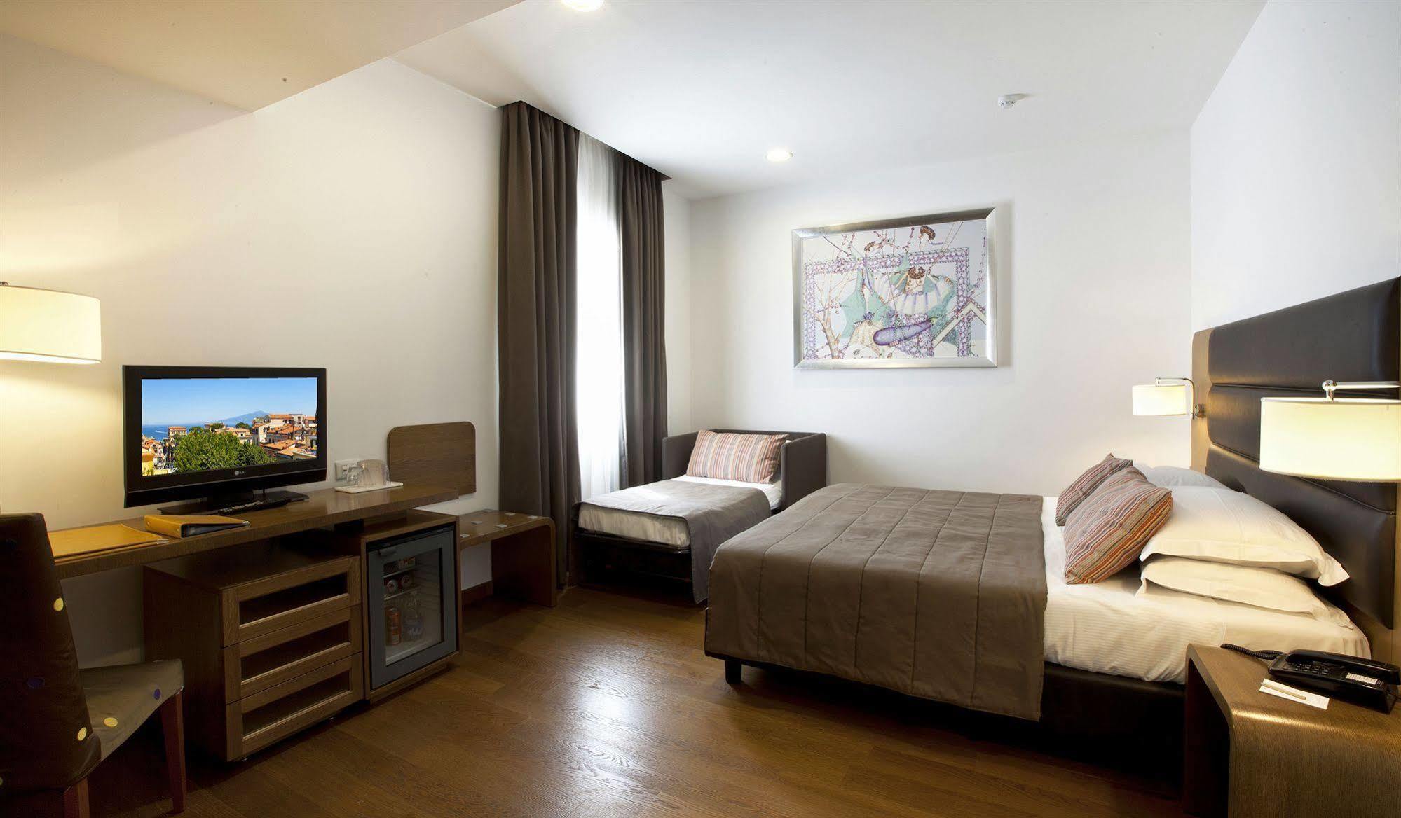 Hotel Plaza Sorrento Esterno foto
