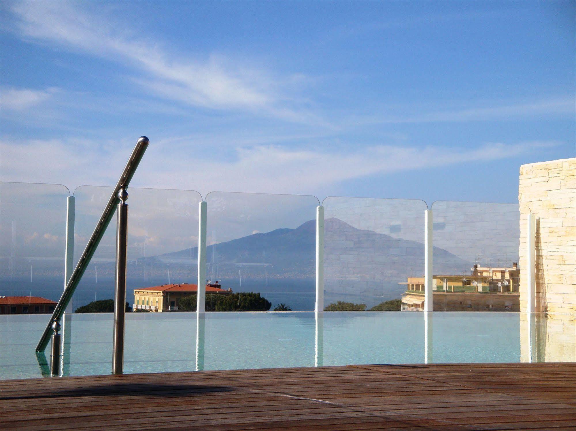 Hotel Plaza Sorrento Esterno foto