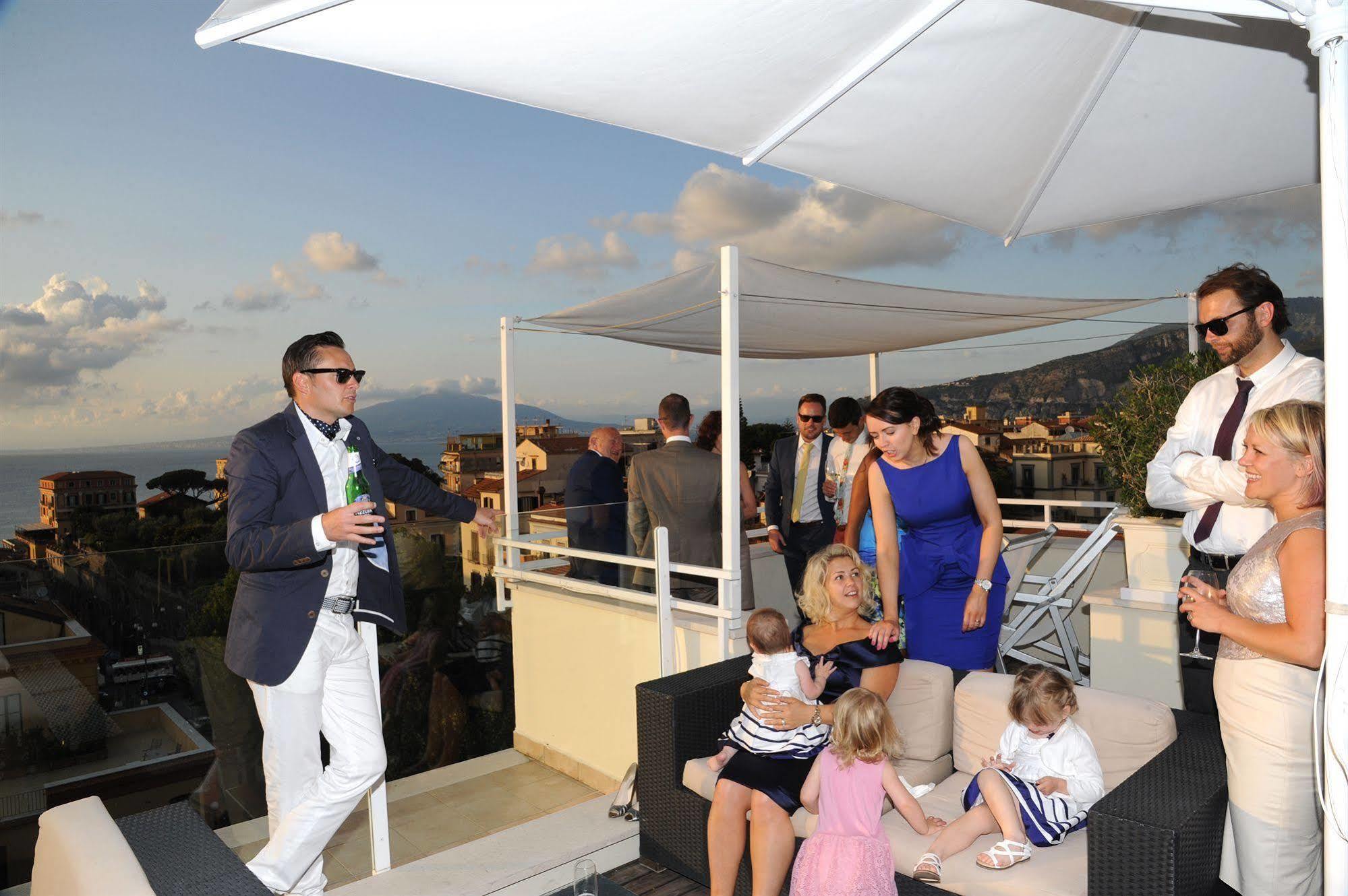 Hotel Plaza Sorrento Esterno foto
