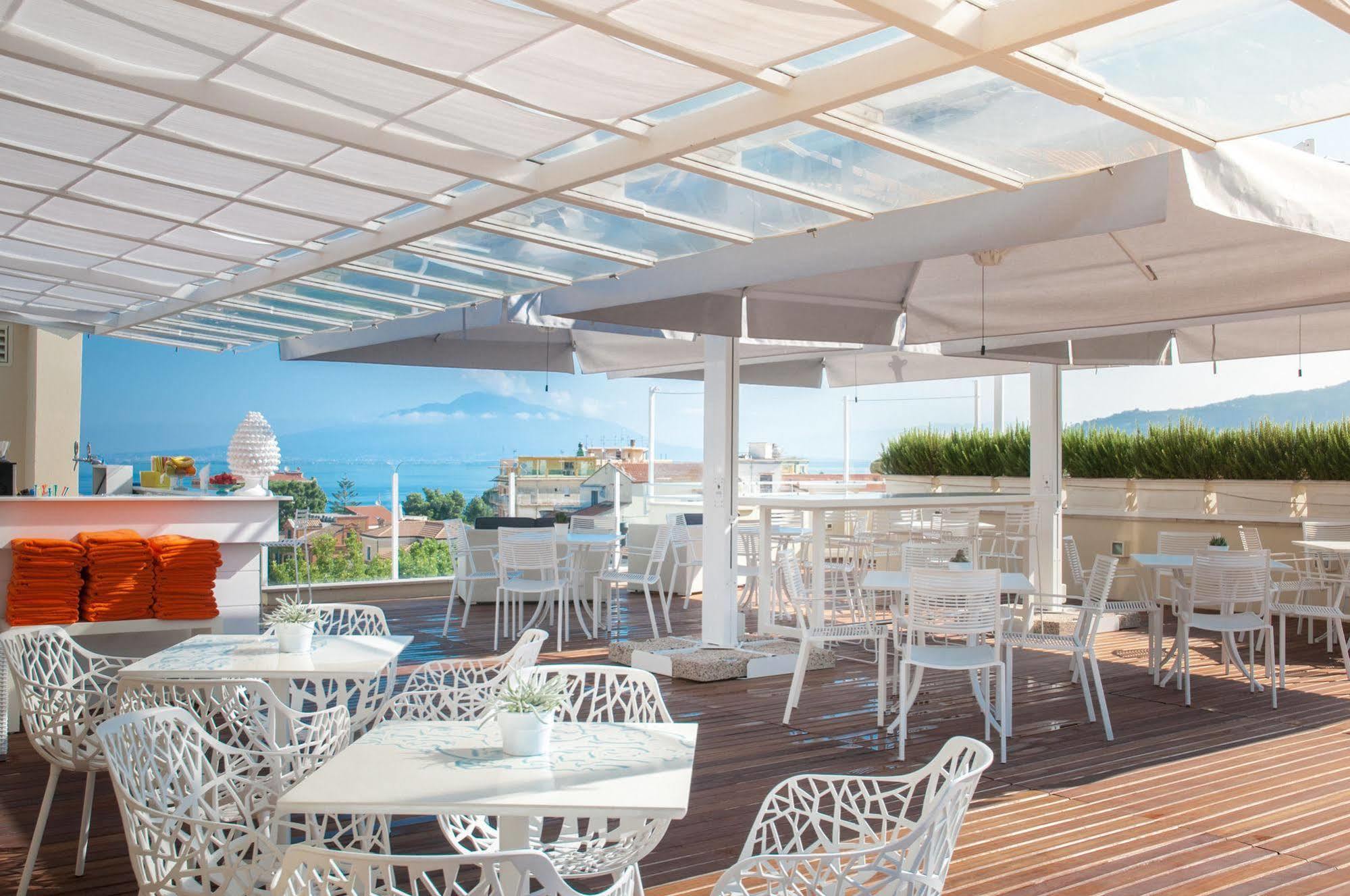 Hotel Plaza Sorrento Esterno foto