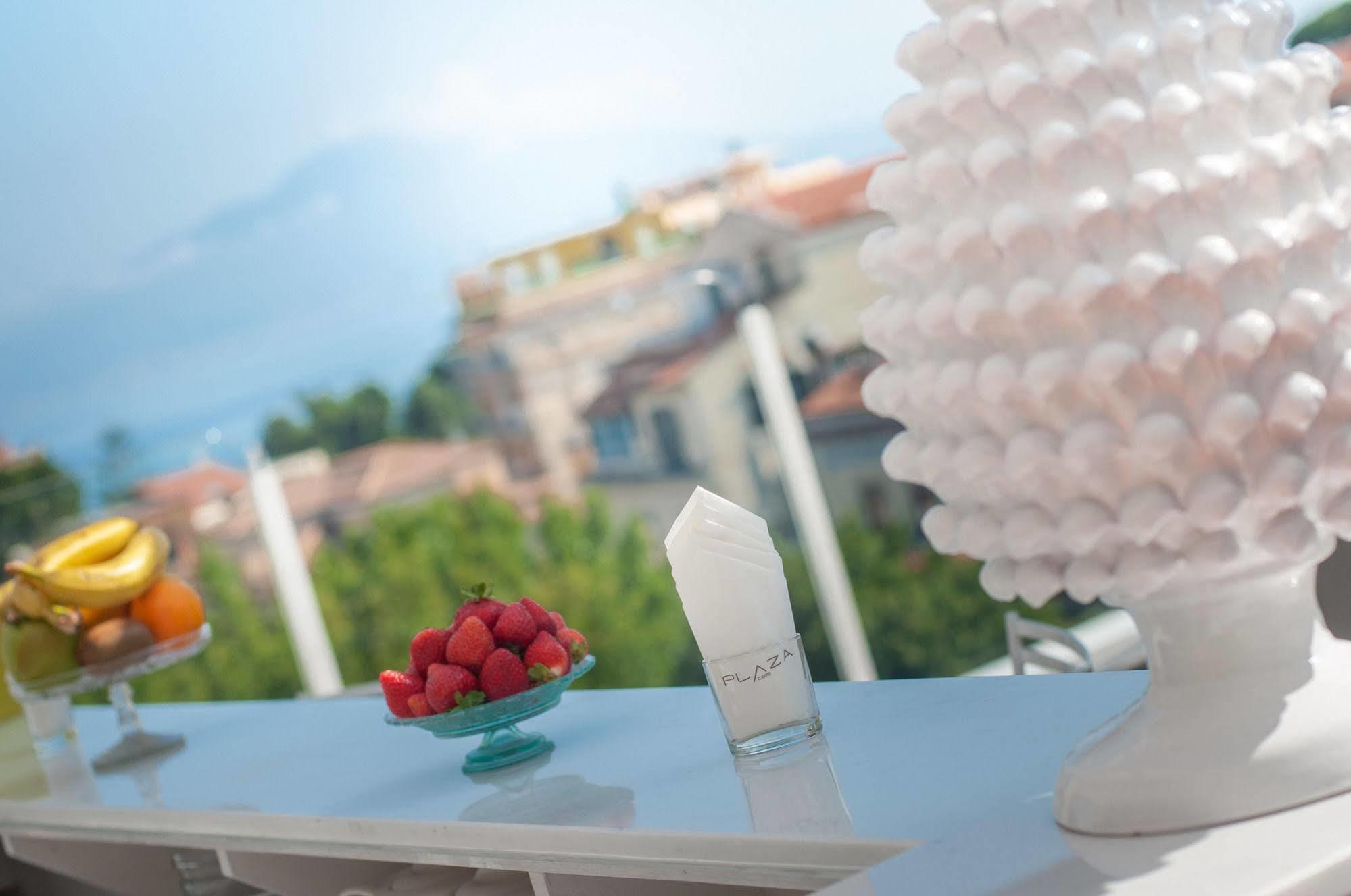Hotel Plaza Sorrento Esterno foto