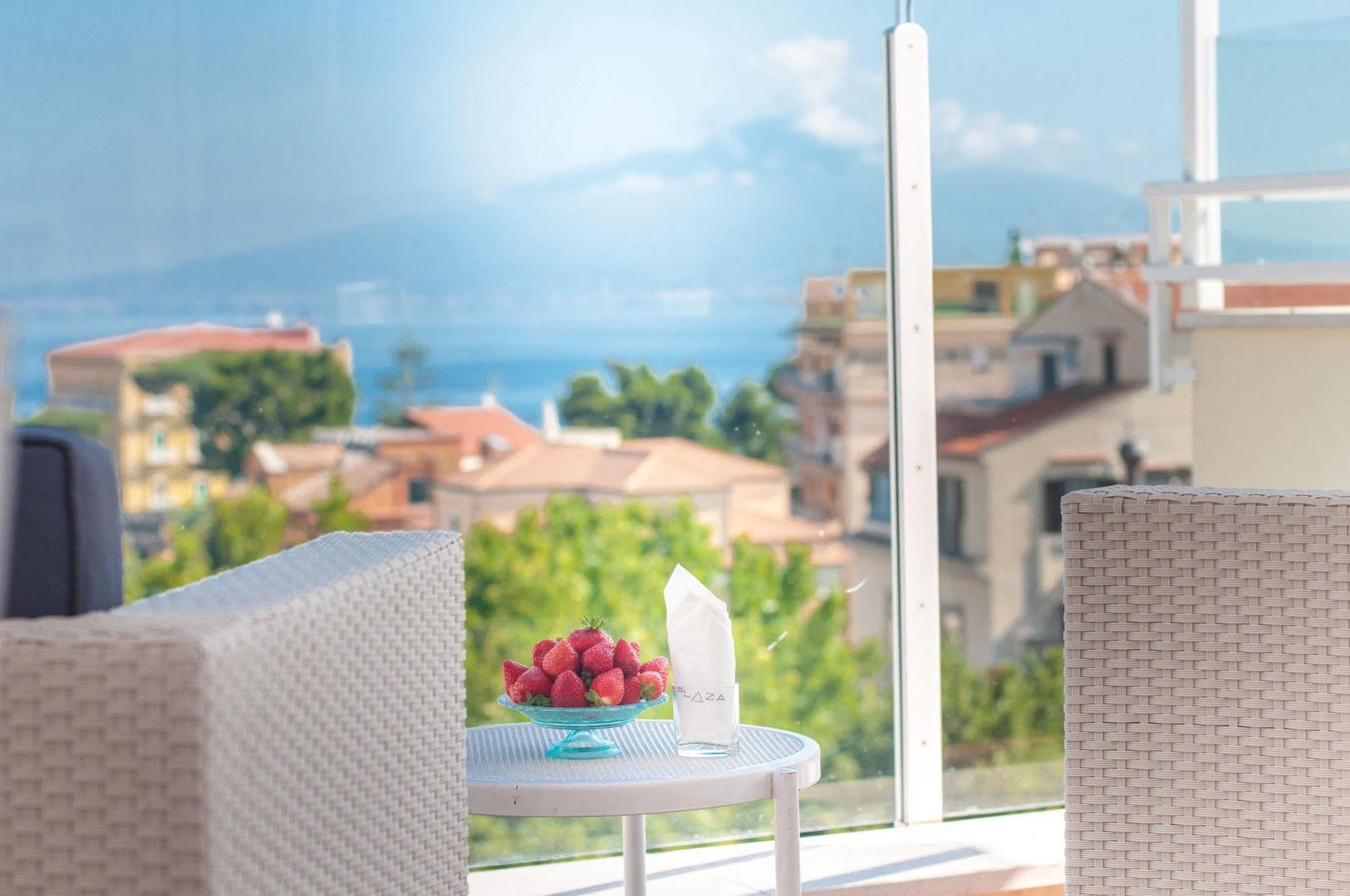 Hotel Plaza Sorrento Esterno foto