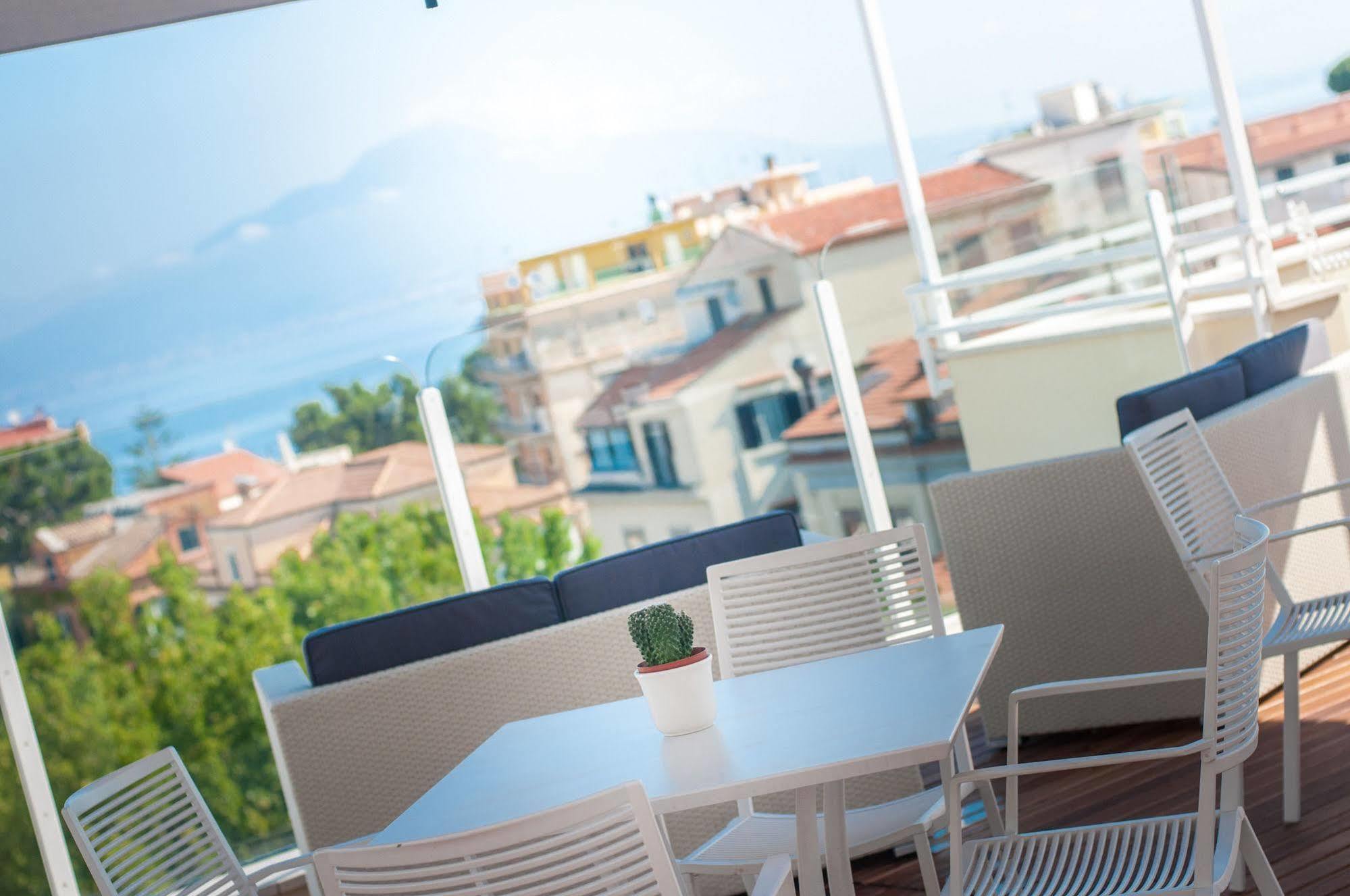 Hotel Plaza Sorrento Esterno foto