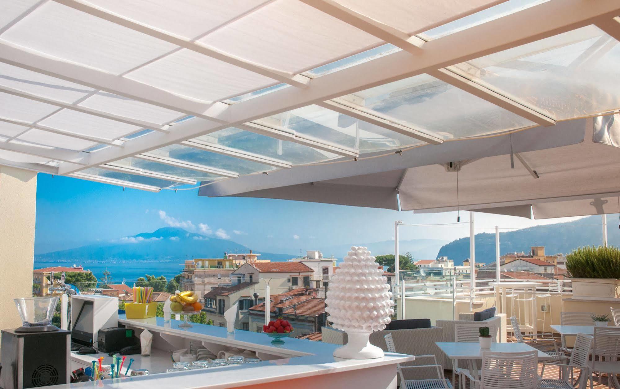 Hotel Plaza Sorrento Esterno foto