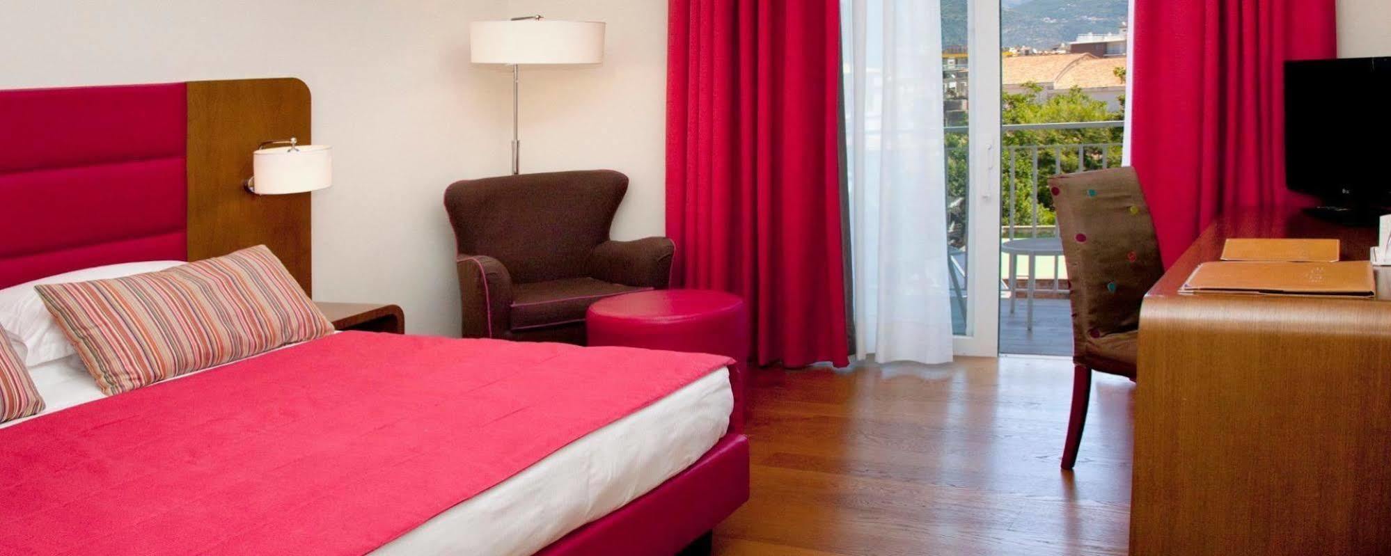 Hotel Plaza Sorrento Esterno foto