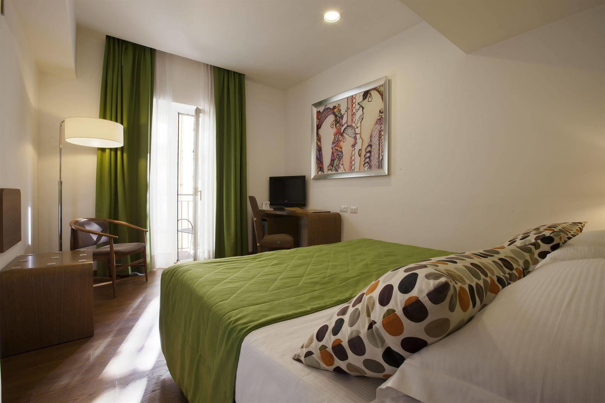 Hotel Plaza Sorrento Esterno foto