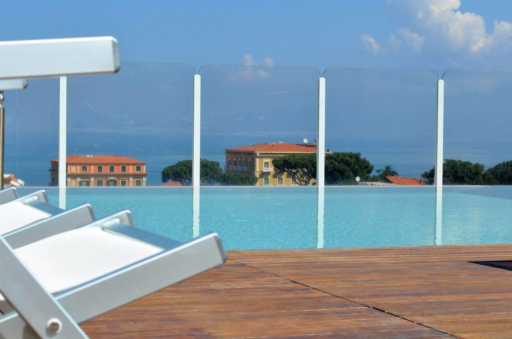 Hotel Plaza Sorrento Esterno foto