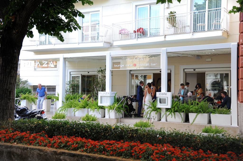 Hotel Plaza Sorrento Esterno foto