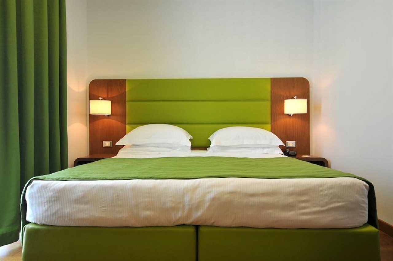 Hotel Plaza Sorrento Esterno foto
